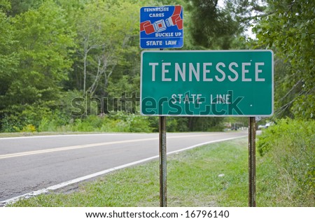 A sign marking the Tennessee state line.