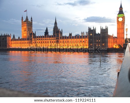 Houses of Parliament Westminster Palace London gothic architecture - at night
