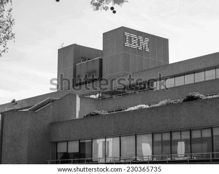 The IBM building is a masterpiece of New Brutalist architecture designed by british architect Sir Denys Lasdun who also designed the nearby National Theatre