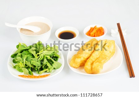 Fried bread stick and fresh lettuce, China\'s breakfast