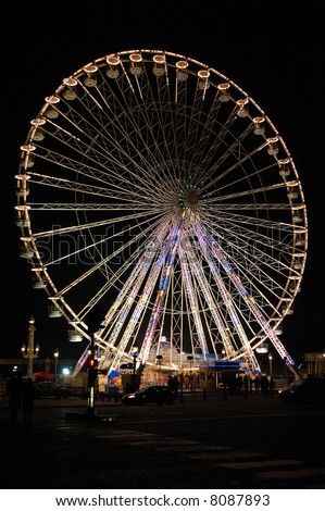 Night photo of brightly lit ferris wheel.