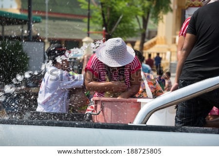 SAMUTPRAKARN - APRIL 20: Songkran Festival is celebrated in Thailand as the traditional New Year\'s Day from April 13 to 15 , with a costume parade and a splash of water April 20, 2014 in Samutprakarn.