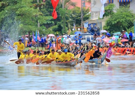 SAMUTSAKHON, THAILAND - OCT 16: View of rowing teams in full speed during Thai Long Boat Racing Competition for Royal Championship Cup on October 16,2014 in Samutsakhon,Thailand.