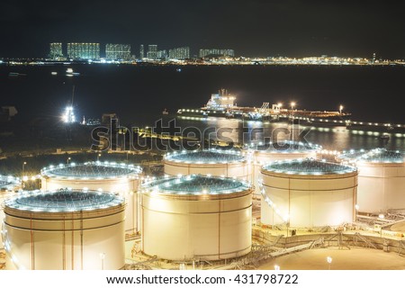 Oil tank and oil tanker