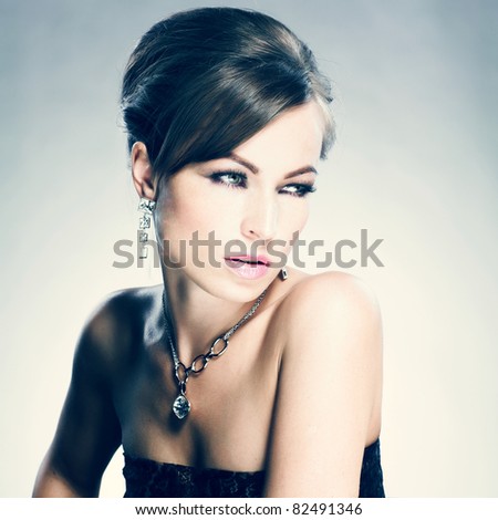 Lifestyle - Pagina 2 Stock-photo-beautiful-woman-with-evening-make-up-jewelry-and-beauty-fashion-photo-82491346