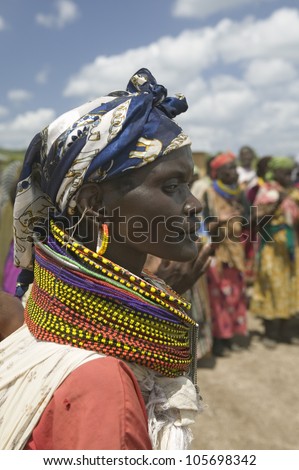 JANUARY 2007 - A profile of a Kenyan woman with beads at the Pepo La Tumaini Jangwani, HIV/AIDS Community Rehabilitation Program, Orphanage & Clinic. Nairobi, Kenya, Africa