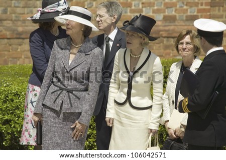 Ladies with hats awaiting arrival of Her Majesty Queen Elizabeth II in front of Governor\'s Palace in Williamsburg, Virginia, May 4, 2007