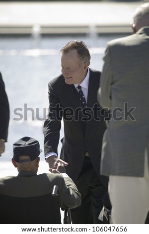 Former President George H.W. Bush interacting with World War II disabled Veterans at the National World War II Memorial, Washington, DC, May 8, 2007