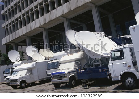 CIRCA 1999 - Media news coverage outside of courthouse USA