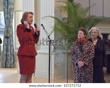 NOVEMBER 2004 - Janet McCain Huckabee and other Arkansas first ladies of the State Capital of Arkansas speak at luncheon.