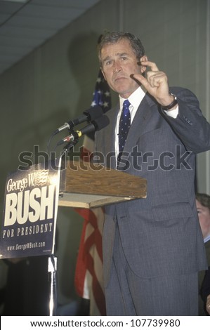George W. Bush speaking from podium at campaign rally, Londonderry, NH, January 2000