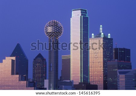 Dallas, TX skyline at night