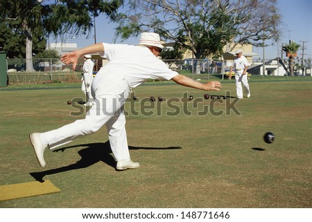 BEVERLY HILLS, CA - CIRCA 1980\'s: Man delivering ball in lawn bowling in Beverly Hills, CA