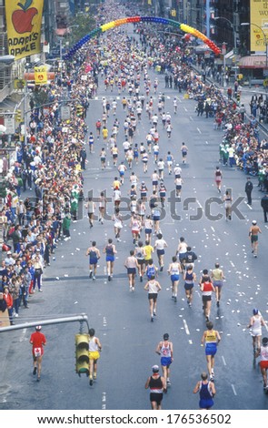 Overhead view of runners on 1st Avenue, NY City, NY Marathon