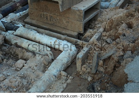 Pipes for water in an earthen trench. Repair and replacement of sewer