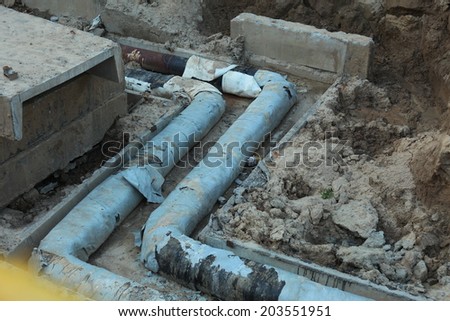 Pipes for water in an earthen trench. Repair and replacement of sewer