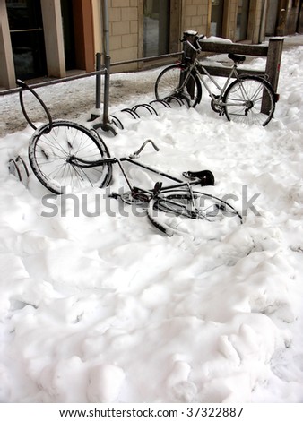 snowy bike under lock and key in stand
