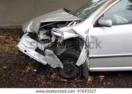 gray damage car outdoor