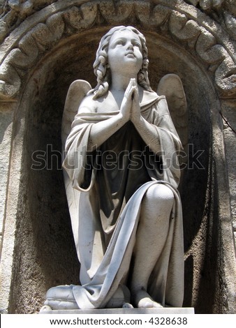 Angel Praying Statue