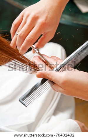 Trimming the tip of hair