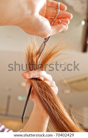 Trimming the tip of hair
