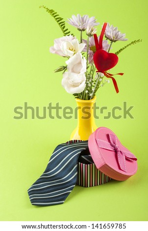 Yellow vase Dark blue tie in pink heart shaped gift box