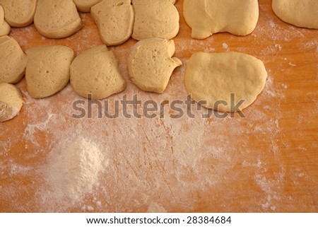 Dough for a batch cut by round slices