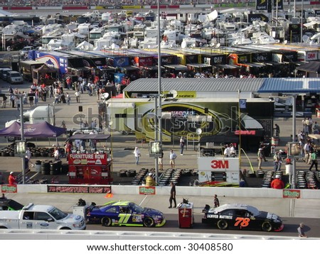 DARLINGTON, SC - MAY 9: Cars line up for the race at the Nascar night time race at the Darlington raceway southern 500 on May 9, 2009 in Darlington, SC.
