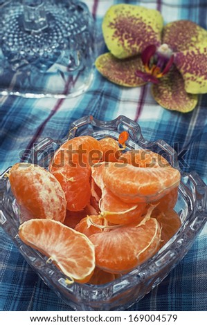 broken into slices tangerine in a glass vase