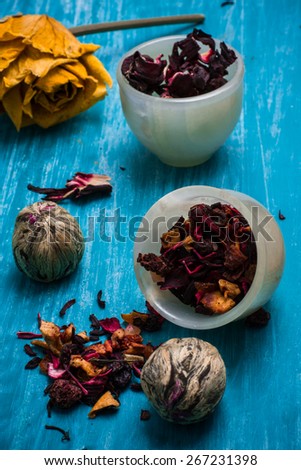 dried tea leaves for brewing tea on wooden table