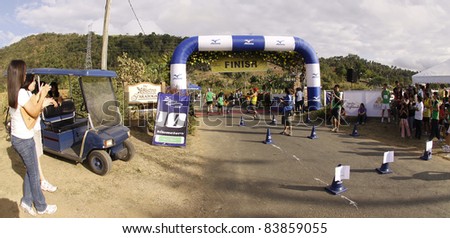 TAGAYTAY- Apr. 25: Marathon runners and participants of the Mizuno Infinity 10 k trail run race in Tagatay City, Philippines on April 25, 2010.