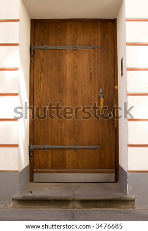 Light wooden door with a keyhole and handle