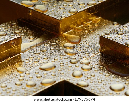 water drops on gold. gilding. Mechanism