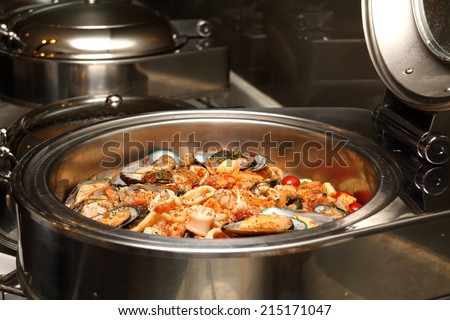 Warm food in the pot