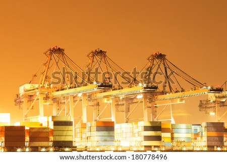 International shipping port
