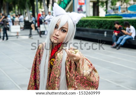 BANGKOK - SEPTEMBER 1 : Unidentified Japanese anime cosplay pose in Japan Festa in Bangkok 2013 on September 1, 2013 at Central Word, Bangkok, Thailand.