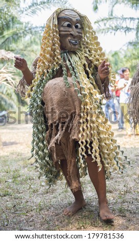 CAREY ISLAND, SELANGOR,MALAYSIA - MARCH 1, 2014 : Unidentified man of Mah Meri tribe dances during the Ari Moyang (Ancestors Day) celebration in Pulau Carey Island, Klang, Malaysia.