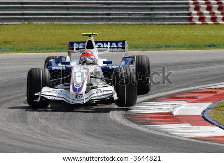 Robert Kubica lifts the tyre while negotiating a turn at Sepang F1 Malaysia 2007 Grand Prix