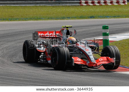 Lewis Hamilton lifts the tyre while negotiating a turn at Sepang F1 Malaysia 2007 Grand Prix