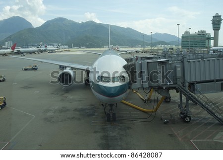 HONG KONG-AUG 24:Airbus A330-300 Cathay Pacific being refueled at Hong Kong International Airport in Hong Kong August 24, 2007. The airline is the world\'s 3rd largest airline by market capitalization