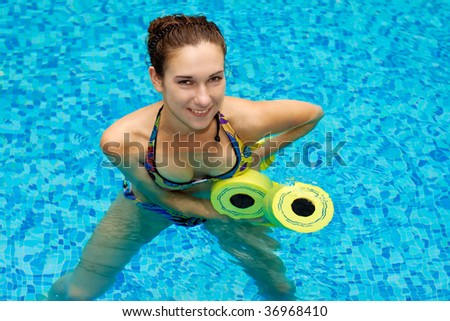 aqua aerobic, woman in water with dumbbells