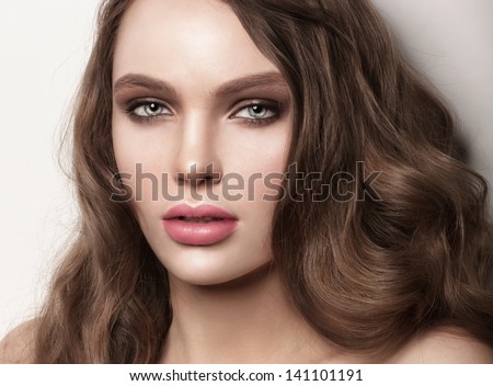 Fashion shiny highlighter on skin, sexy gloss lips makeup and dark eyebrows