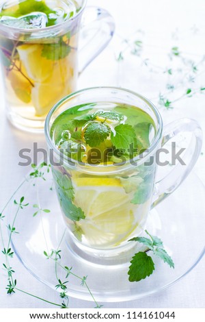 green tea with mint and a lemon