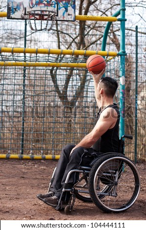wheelchair users in sports, basketball with wheelchair, strong man