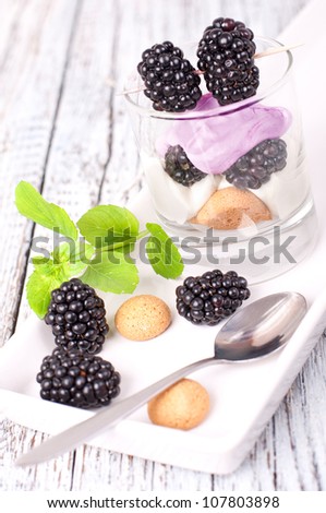 summer dessert with blackberries, cream, cookies and mint