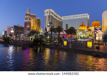 LAS VEGAS - JUNE 26: Vegas Strip on June 26, 2013  in Las Vegas. Fifteen of the world\'s 25 largest hotels by room count are on the Strip, with a total of over 62,000 rooms.
