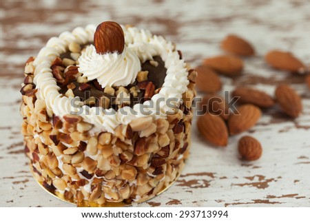 small almond caramel cake