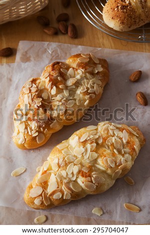 almond twist bread with sugar