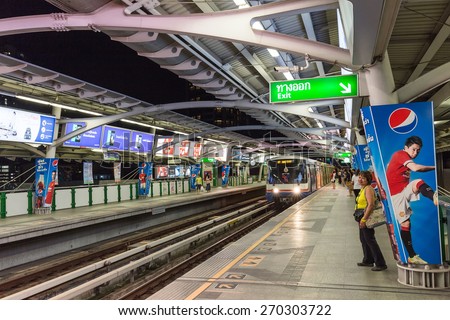 BANGKOK, THAILAND, JANUARY 12, 2015: Passengers waiting for the Bangkok Mass Transit System (BTS) public skytrain at the Thong Lor station , Bangkok, Thailand