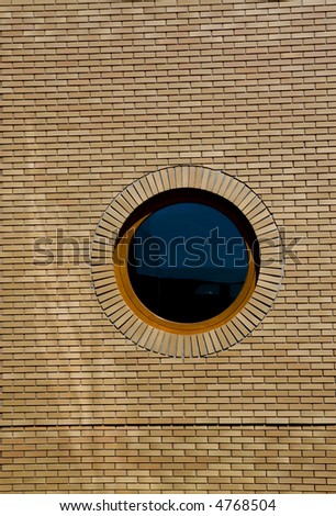 round window surrounded by the brick wall